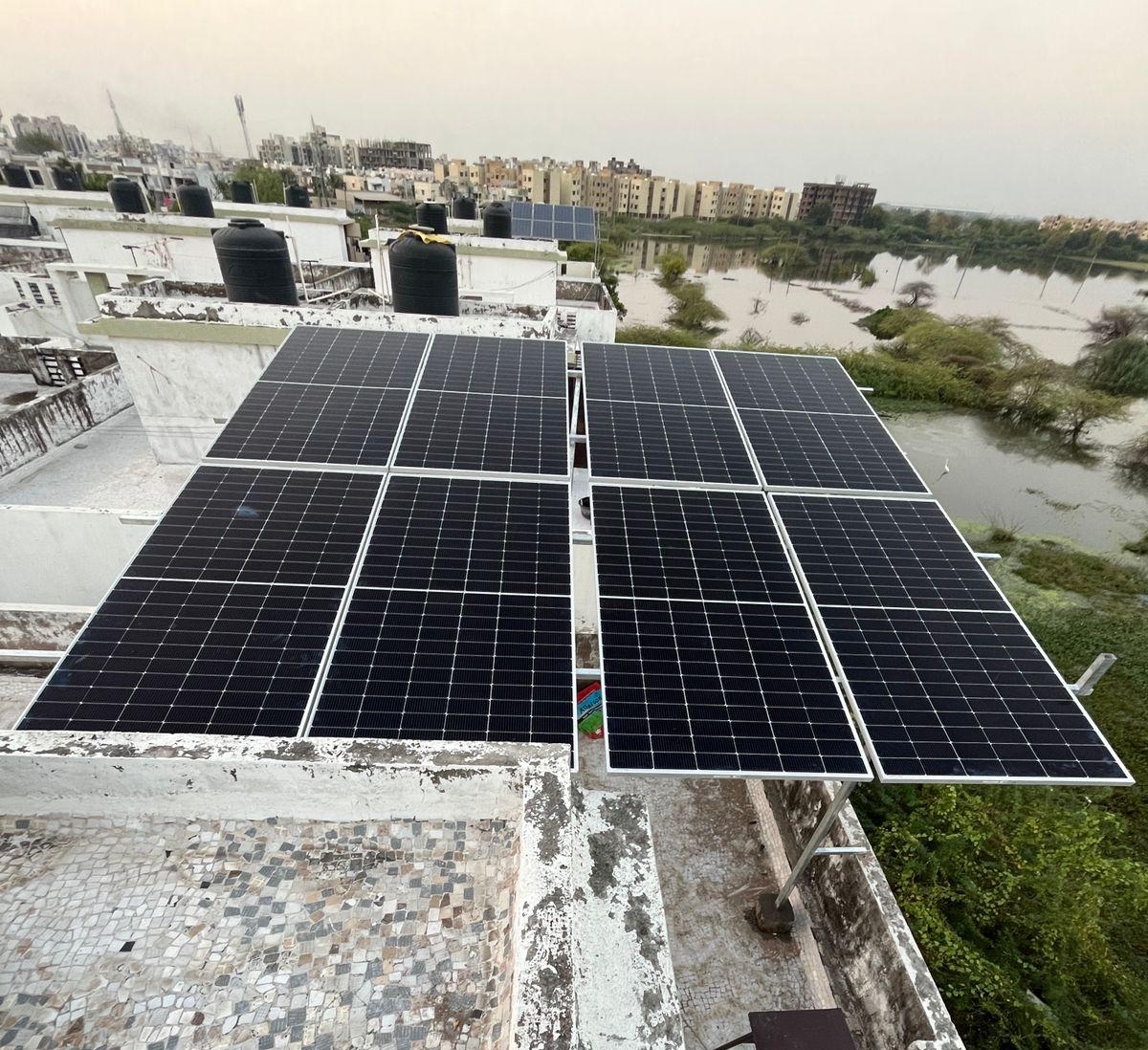 8 panel residential solar project 4.64 kW